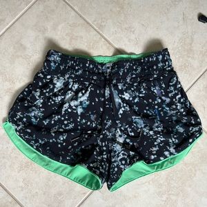Lululemon Choose a Side Short Reversible 3" Mid Rise